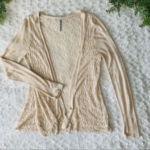 SOLD ☑️Absolutely | Vintage Light Knit Crochet Cardigan
